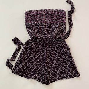EUC Strapless White House Black Market romper, sz XS in black/purple/white print